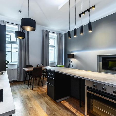 וינה Stylish Designed Apartment In A Top Location מראה חיצוני תמונה
