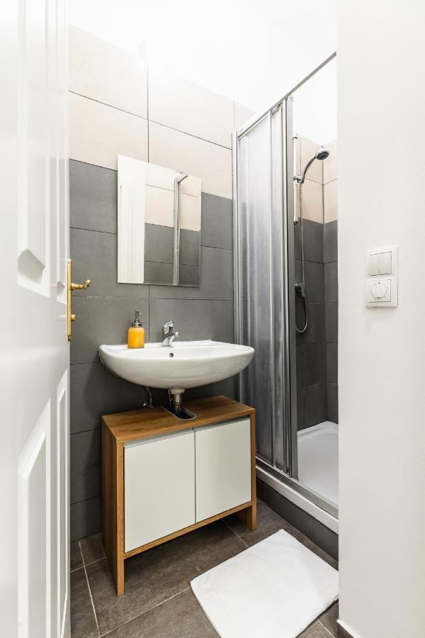 וינה Stylish Designed Apartment In A Top Location מראה חיצוני תמונה
